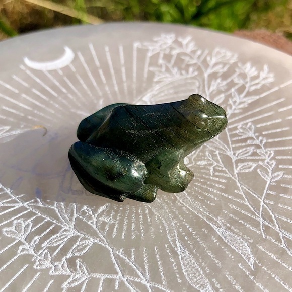 Flashy Labradorite Frog Figurine - Picture 3 of 5